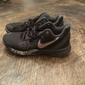 Kyrie flytrap 2 - anthracite